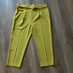Chic Women's Cropped Pants